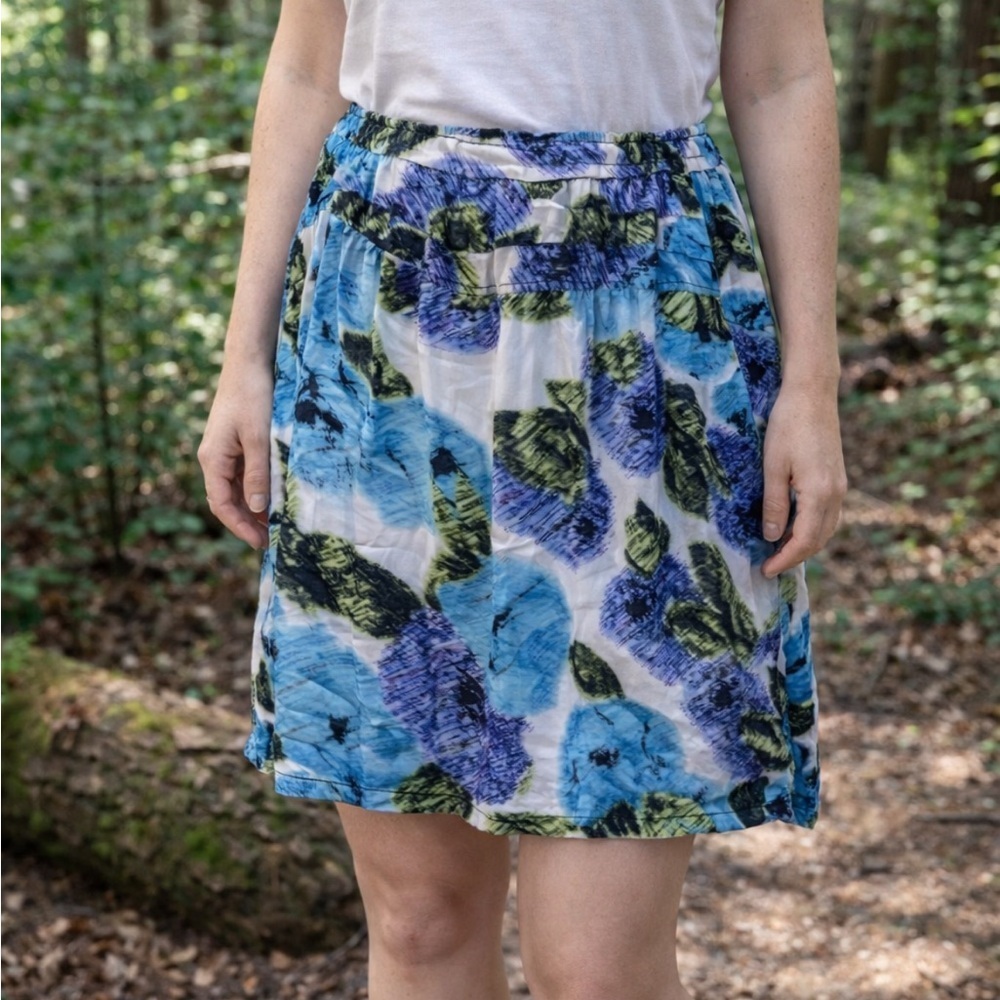 EUC Large Tulle Blue Lined Mini Skirt with Pleated Design